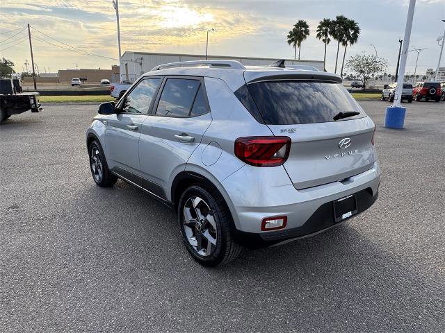 Used 2022 Hyundai Venue SEL w/ Cargo Package image 3