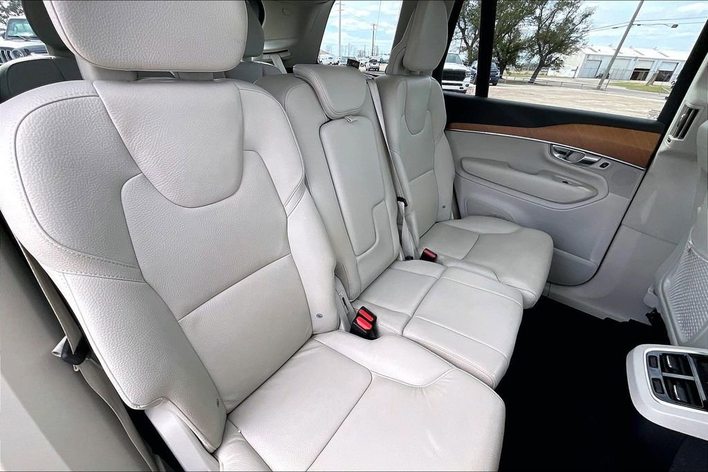 Used 2022 Volvo XC90 T6 Momentum w/ Advanced Package image 22
