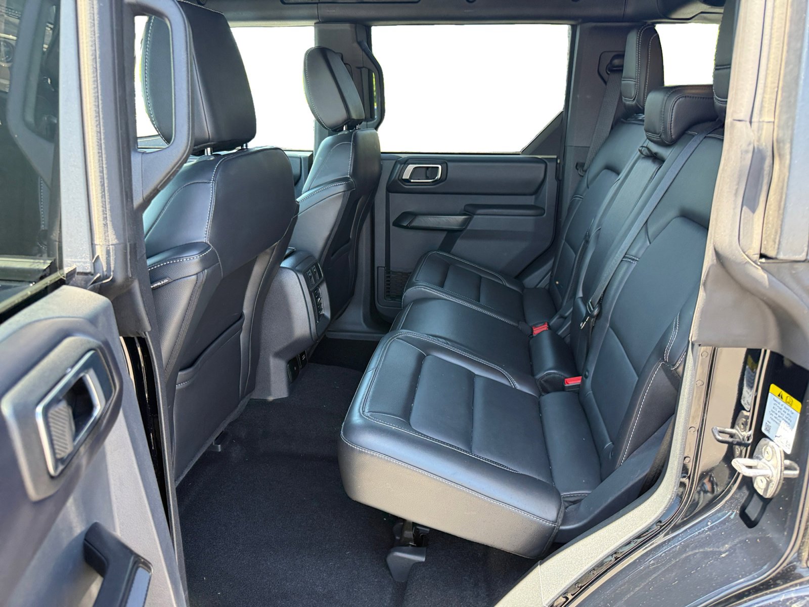 Certified 2025 Ford Bronco Outer Banks AWD/4WD image 16
