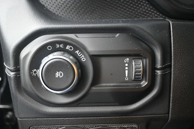 Used 2025 Jeep Wrangler Unlimited Rubicon AWD/4WD image 7