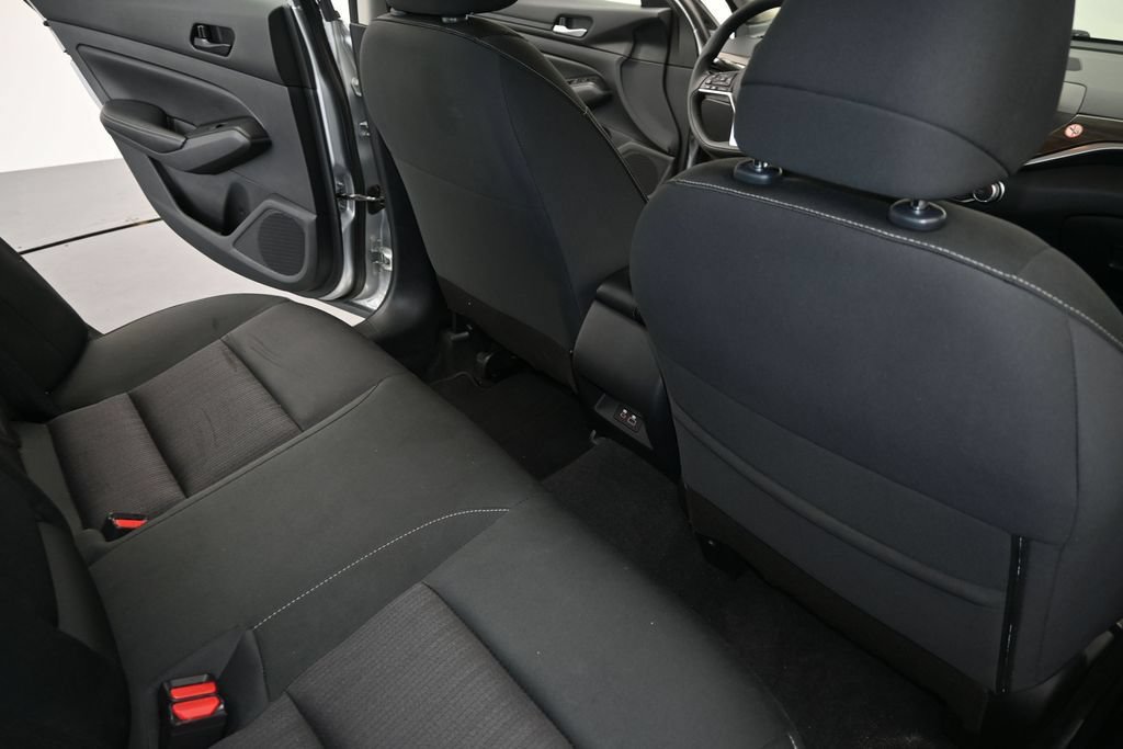 Used 2024 Nissan Altima 2.5 SV FWD image 12