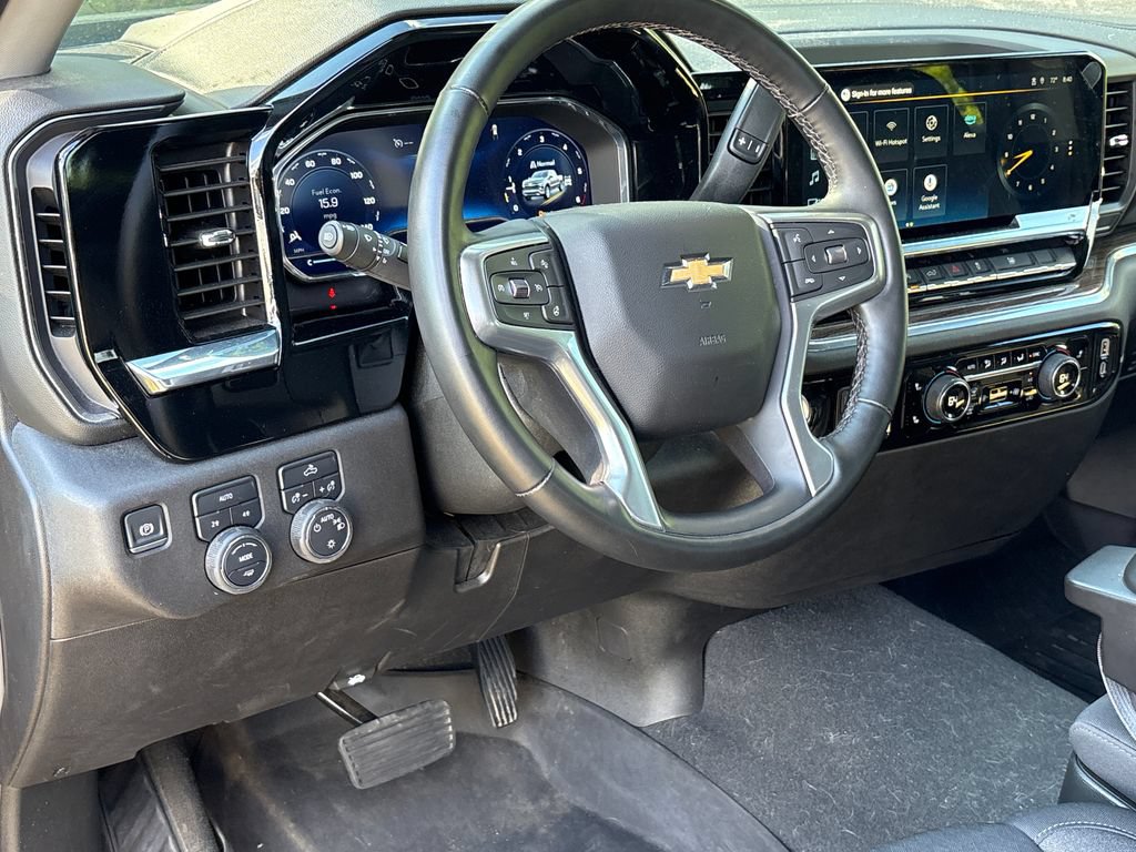 Used 2025 Chevrolet Silverado 1500 LT AWD/4WD image 12