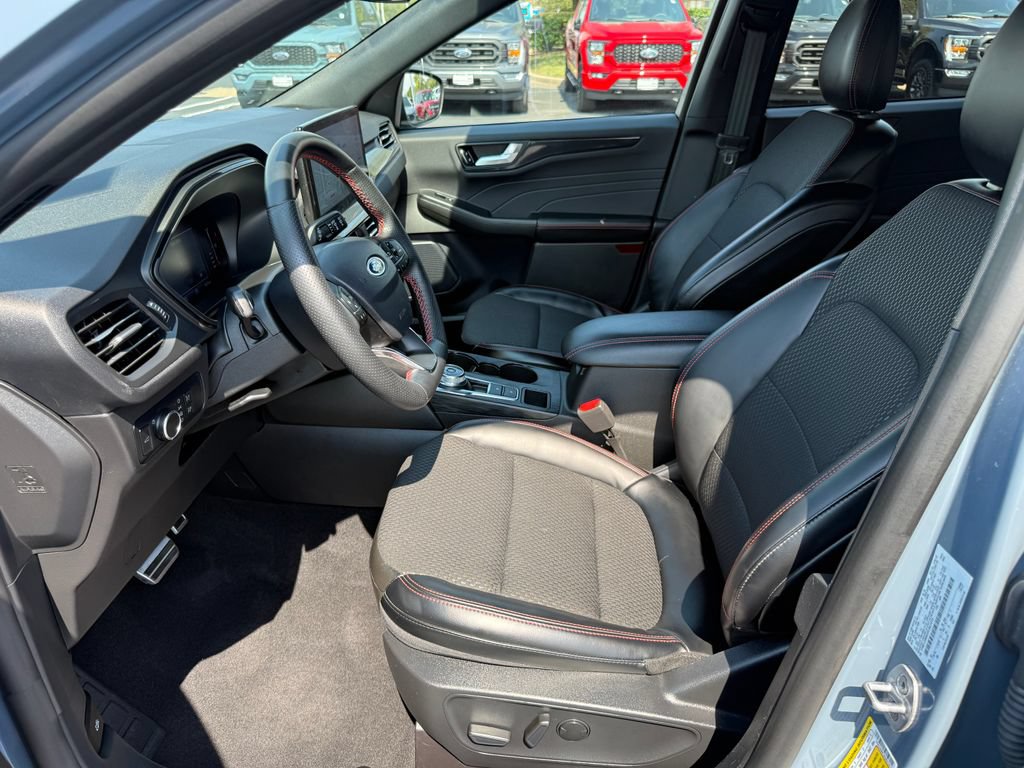 Certified 2024 Ford Escape ST-Line w/ Tech Pack #1 AWD/4WD image 16