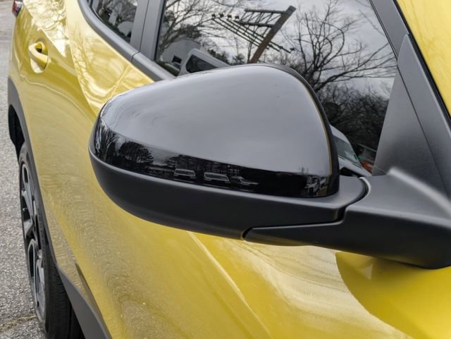 Used 2024 Chevrolet Trax RS w/ Sunroof Package image 11