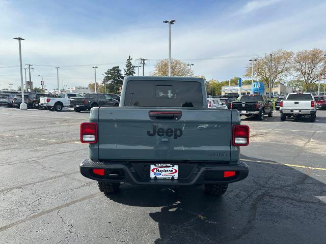 Used 2025 Jeep Gladiator Sport AWD/4WD image 7
