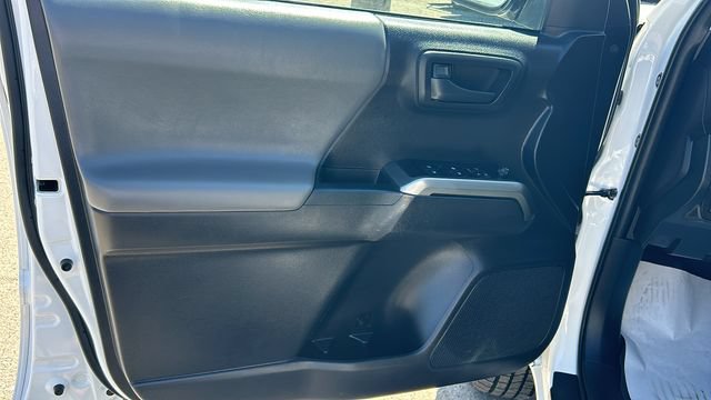 Used 2021 Toyota Tacoma SR5 AWD/4WD image 16