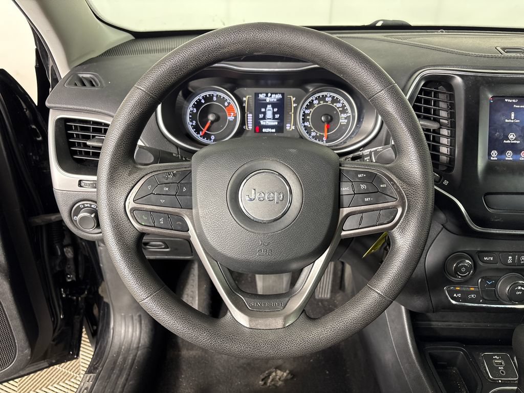 Used 2021 Jeep Cherokee Latitude FWD image 16