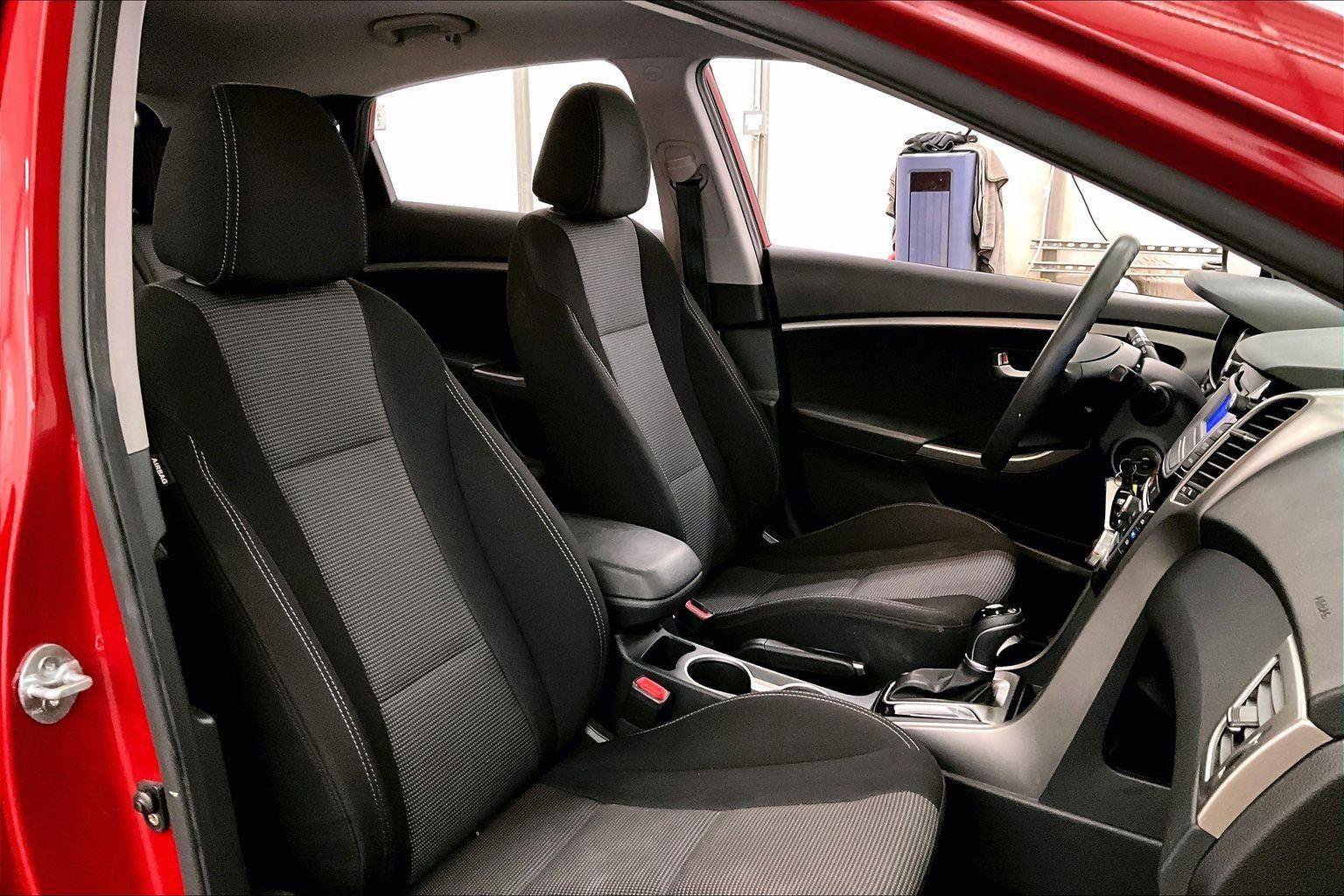 Used 2017 Hyundai Elantra GT image 9