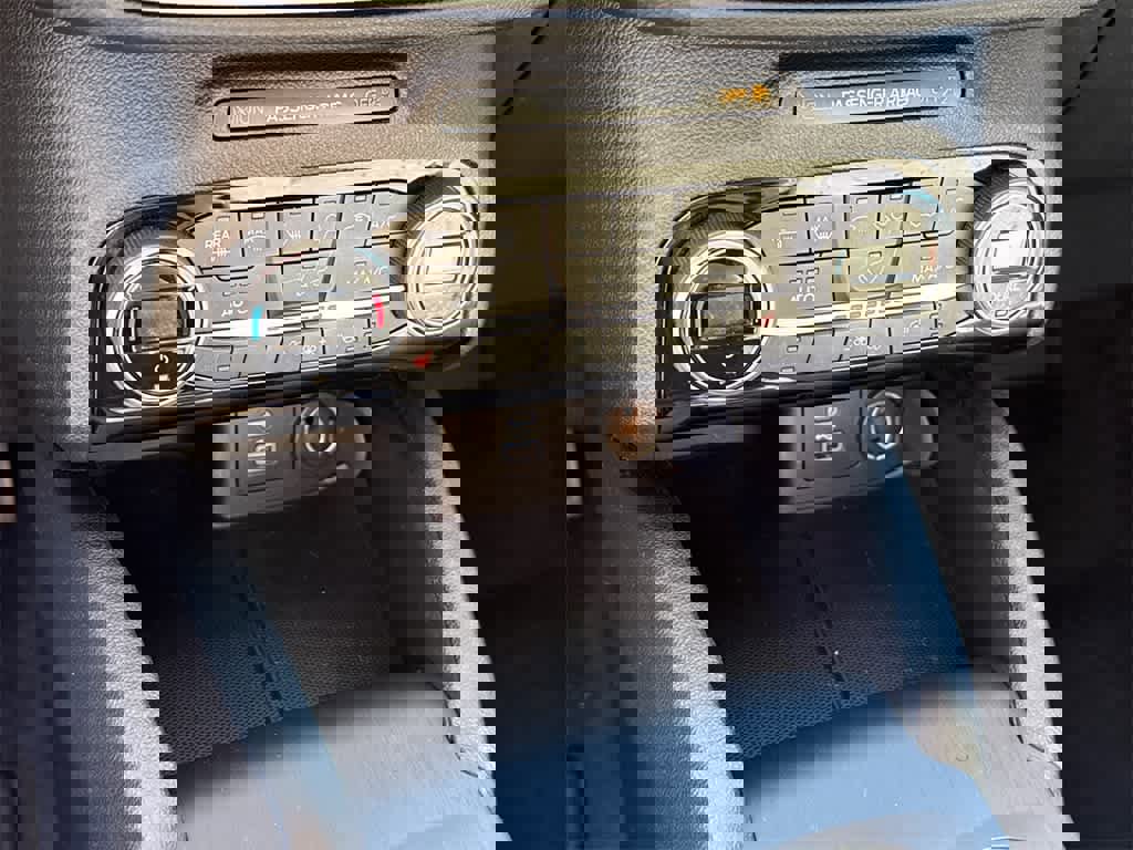 Certified 2021 Ford Escape SE w/ SE Sport Appearance Package image 29