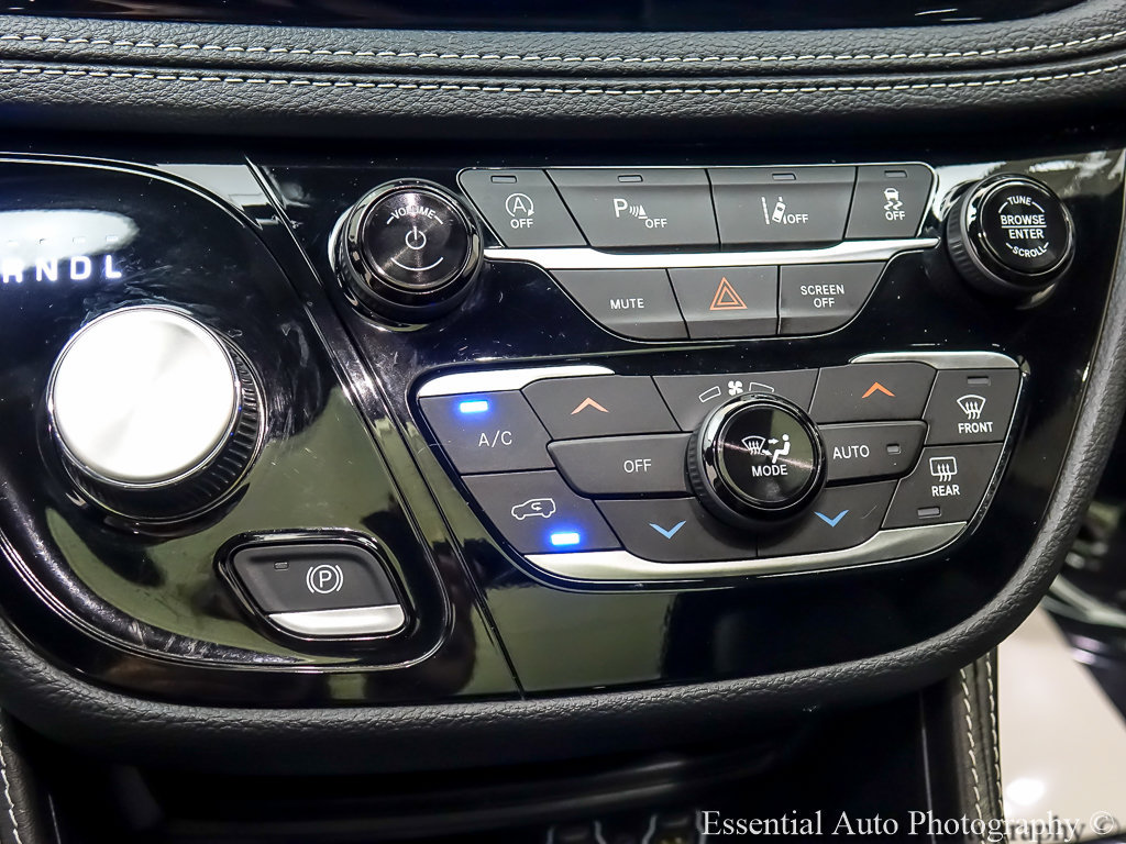 Used 2025 Chrysler Pacifica Limited FWD image 21