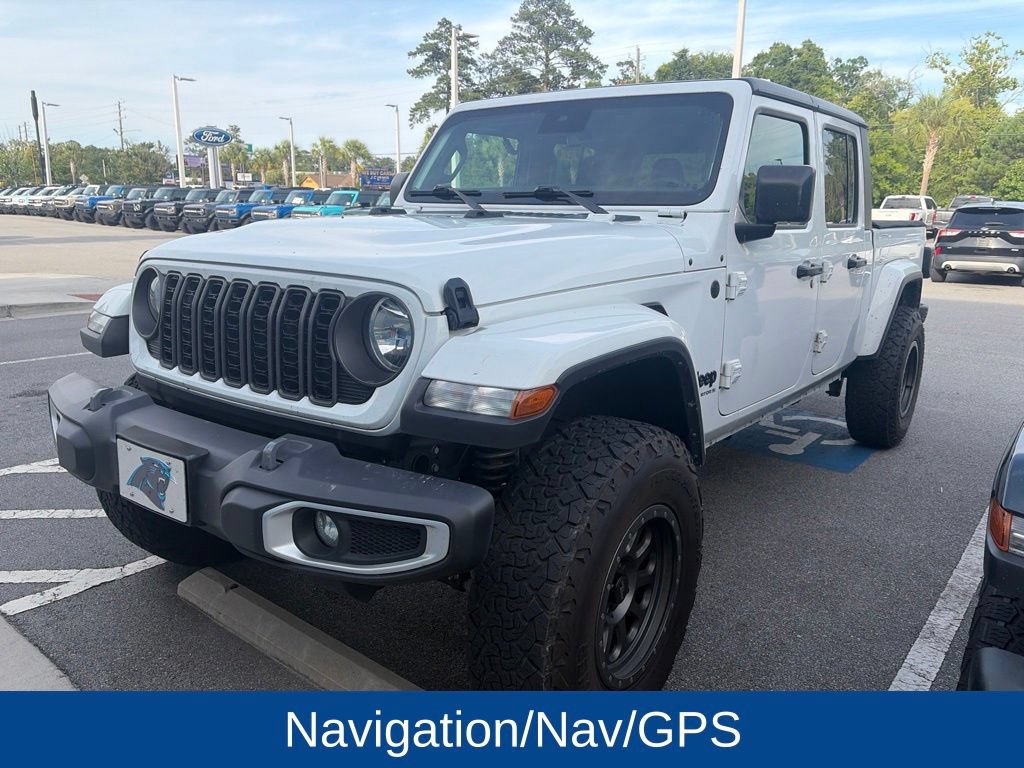 Used 2024 Jeep Gladiator Sport AWD/4WD image 3