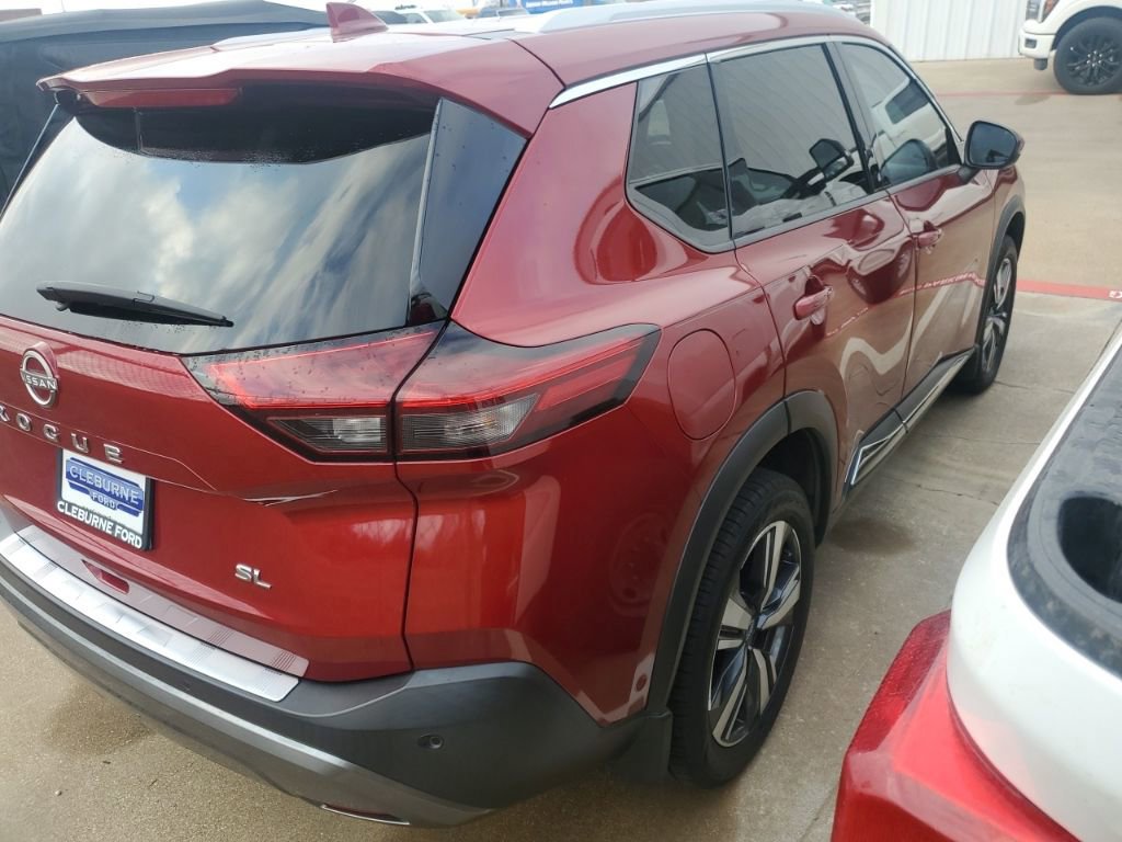 Used 2023 Nissan Rogue SL w/ SL Premium Package image 2