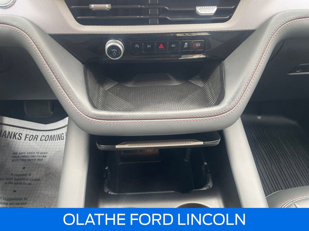 Certified 2025 Ford Explorer Active w/ Active Comfort Package AWD/4WD image 14