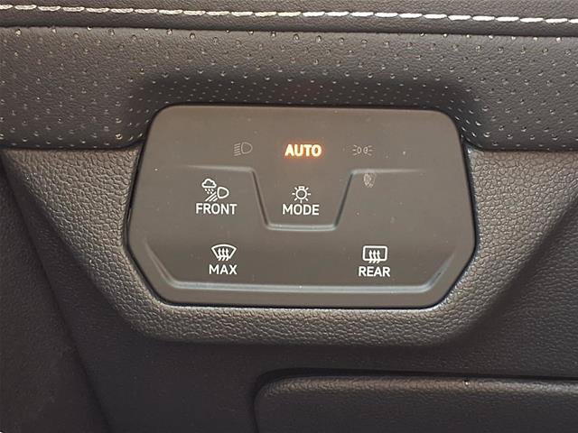 Used 2025 Volkswagen Atlas SE AWD/4WD image 13