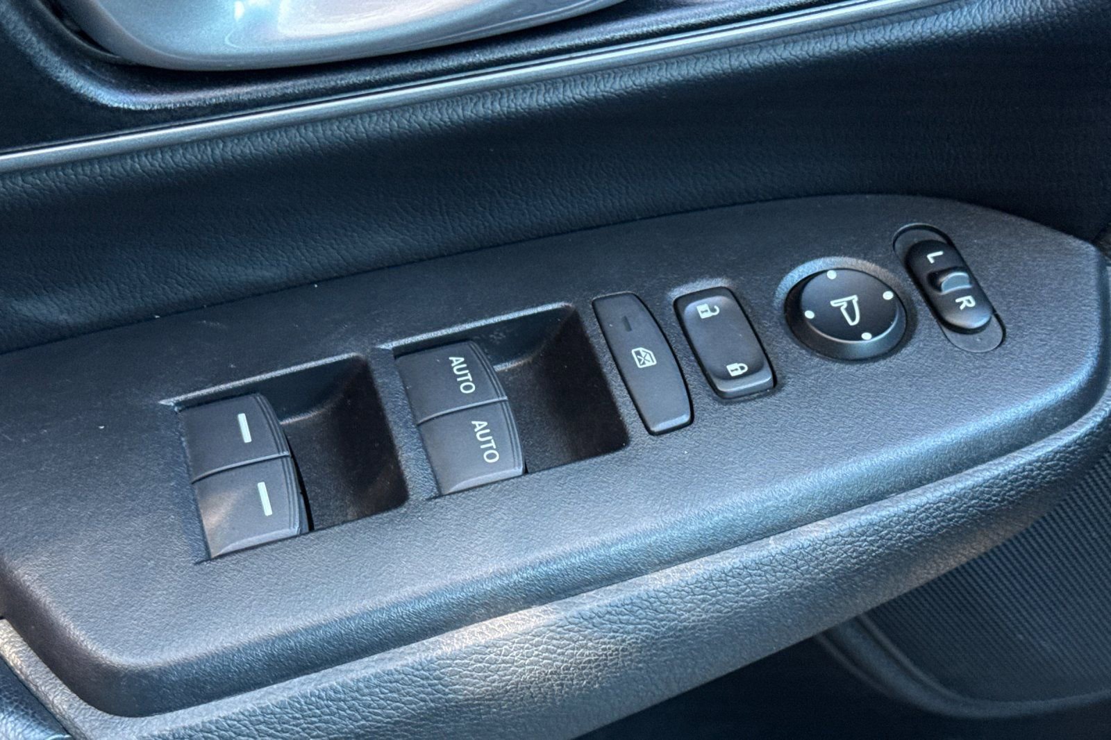 Used 2018 Honda CR-V Touring image 13