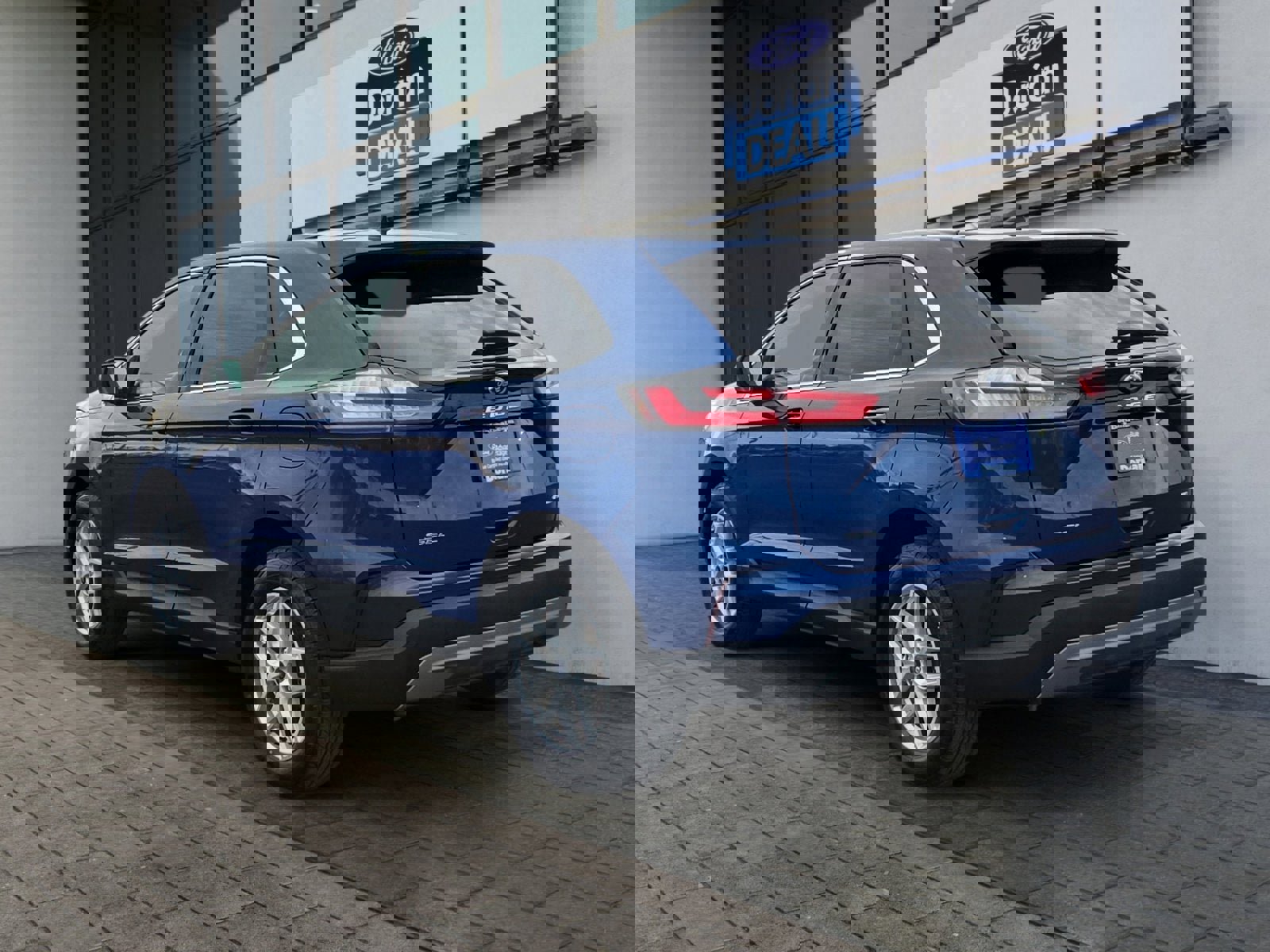 Certified 2022 Ford Edge SEL w/ Convenience Package image 3