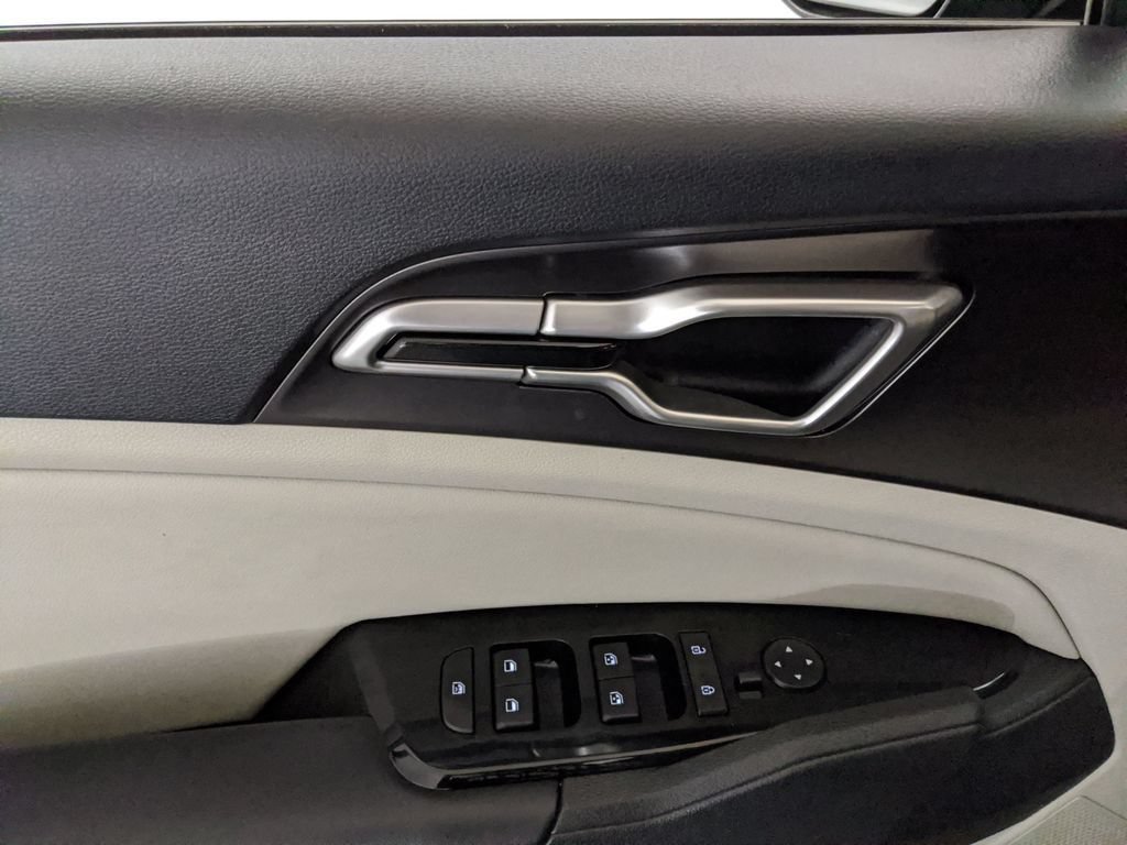 Used 2024 Kia Sportage EX FWD image 14