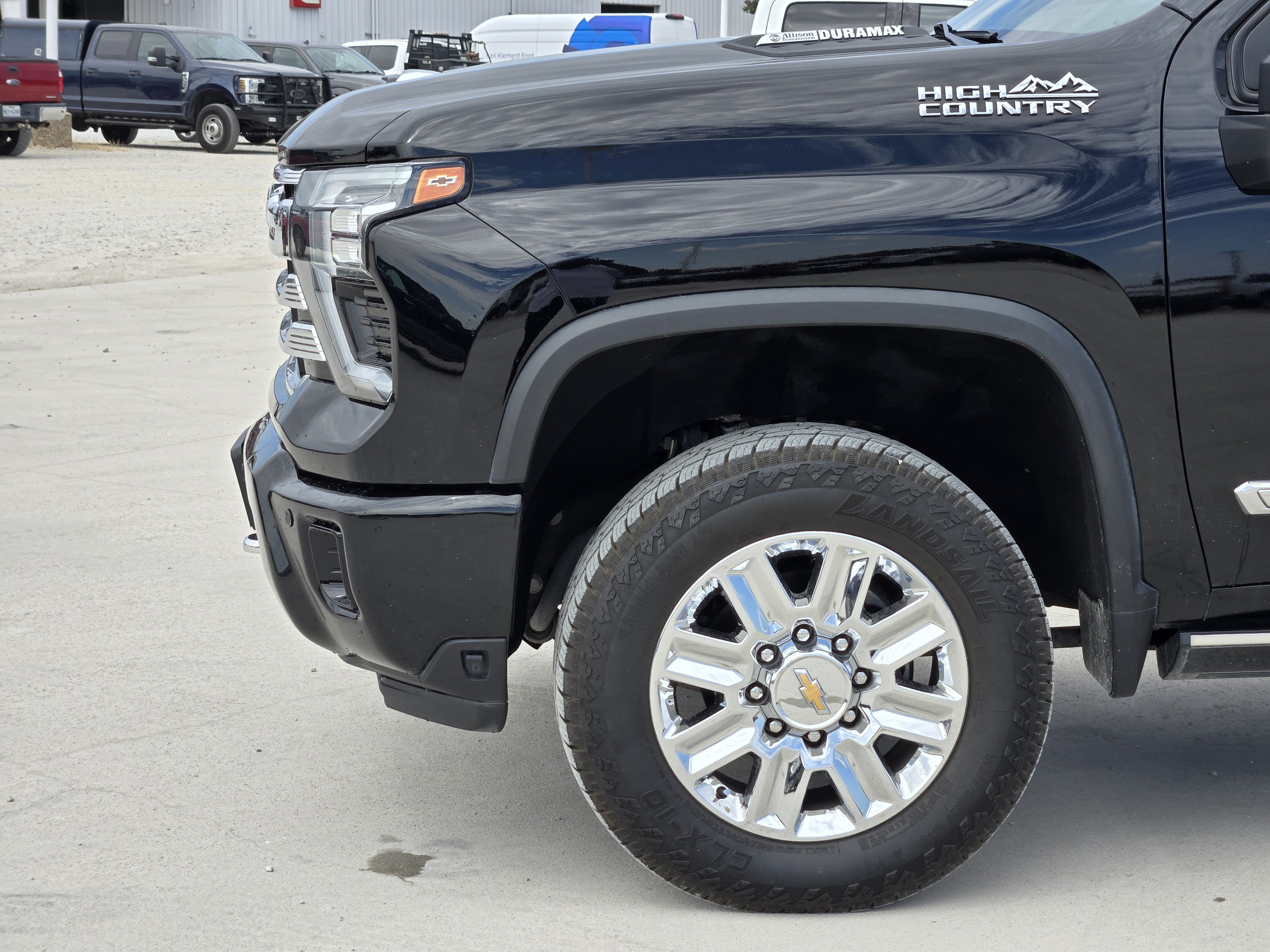 Used 2024 Chevrolet Silverado 2500 High Country w/ High Country Premium Package AWD/4WD image 9