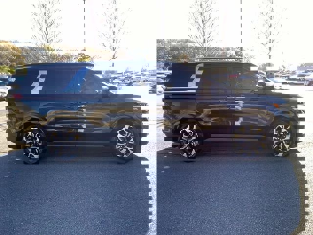 Used 2024 Kia Carnival EX image 6