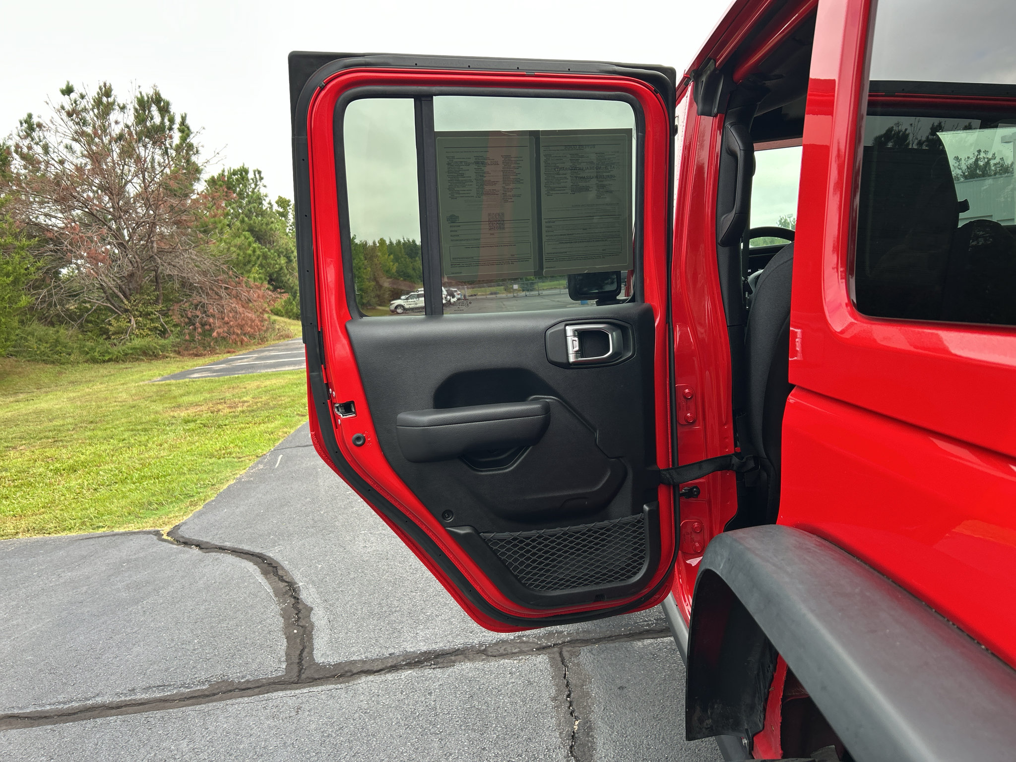 Used 2025 Jeep Wrangler Unlimited Rubicon AWD/4WD image 19