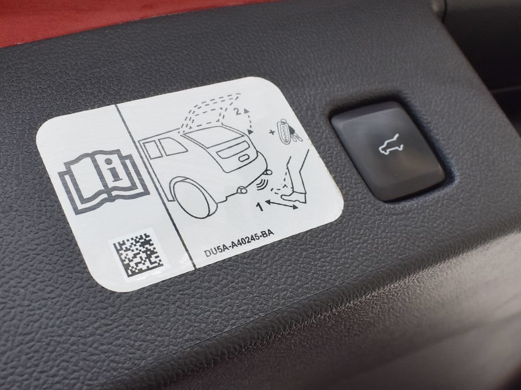 Certified 2020 Ford Escape SEL FWD image 22