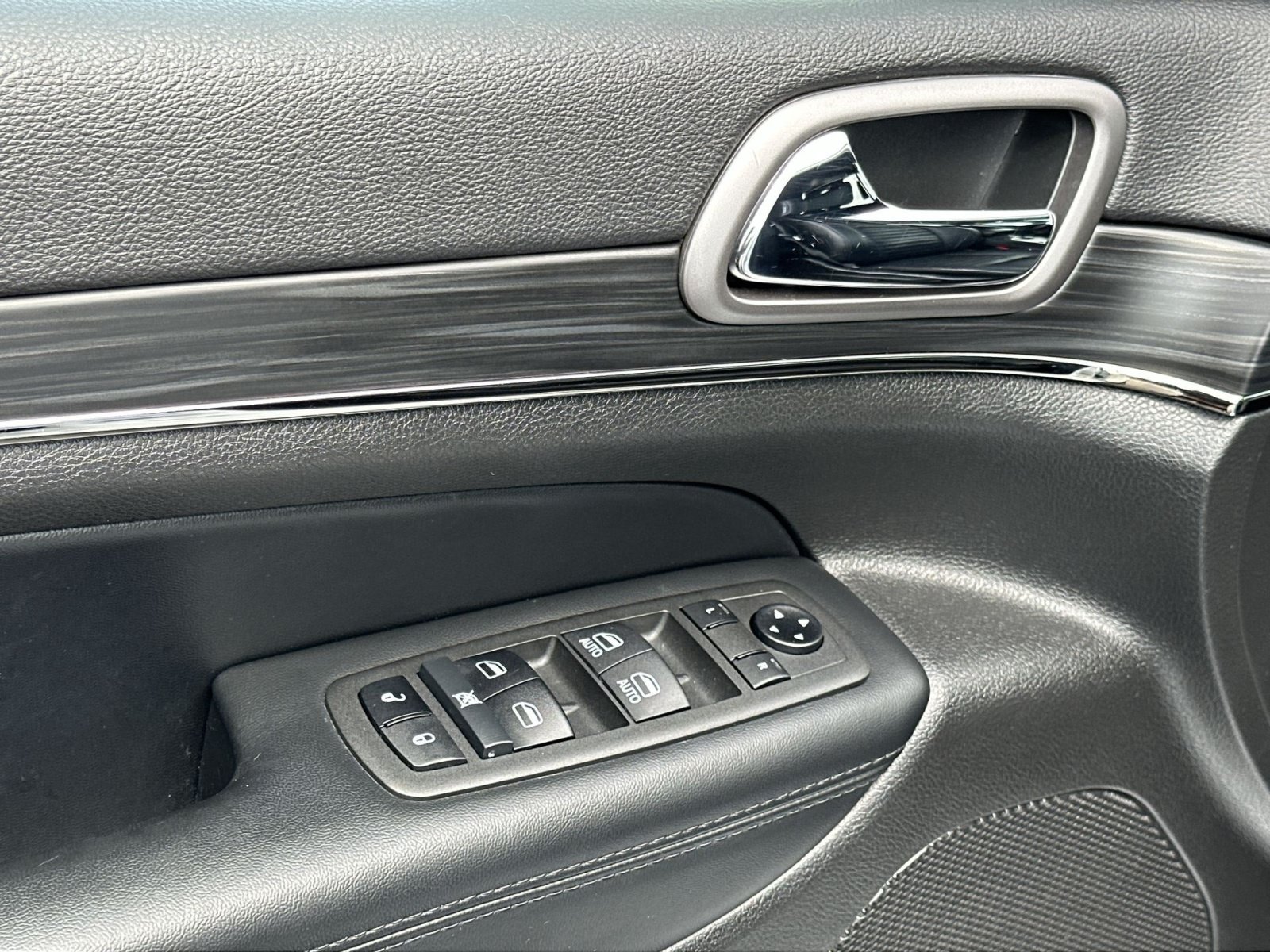 Used 2021 Jeep Grand Cherokee Limited X AWD/4WD image 16