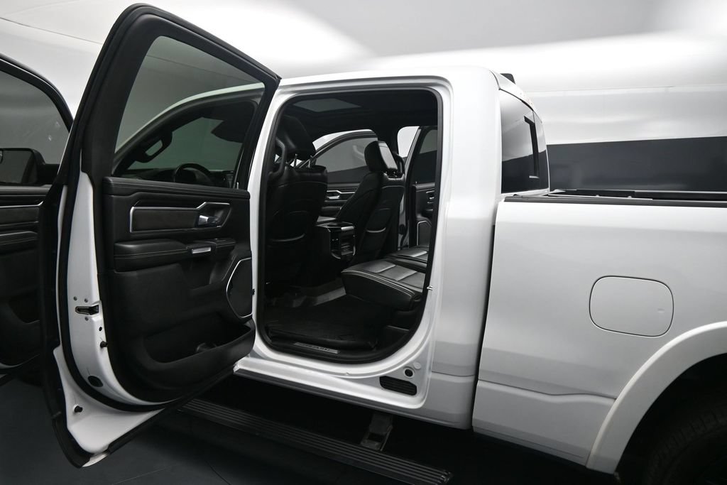 Used 2022 RAM 1500 Laramie AWD/4WD image 19