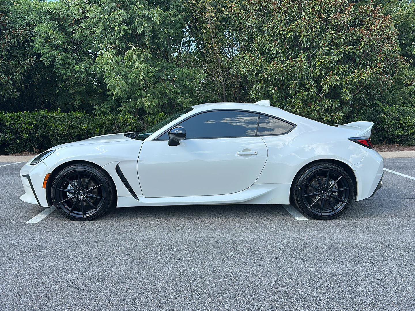Used 2022 Toyota GR86 Premium w/ ALL Weather Mat Package (TMS) RWD image 2