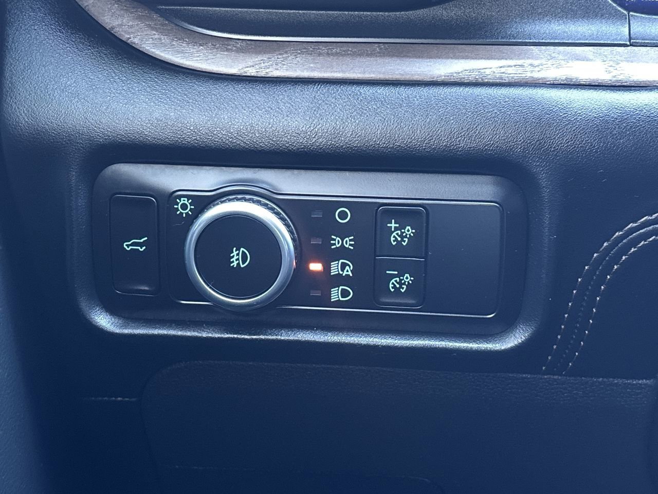 Certified 2023 Ford Explorer Platinum w/ Technology Package image 30