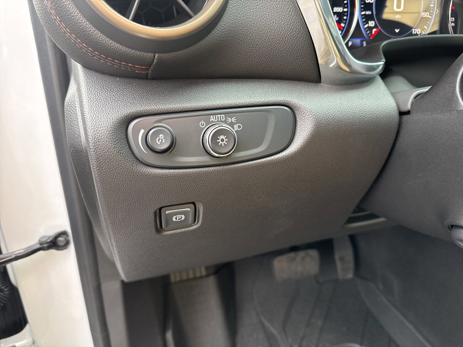 Used 2025 Chevrolet Blazer Premier w/ Driver Confidence II Package image 32