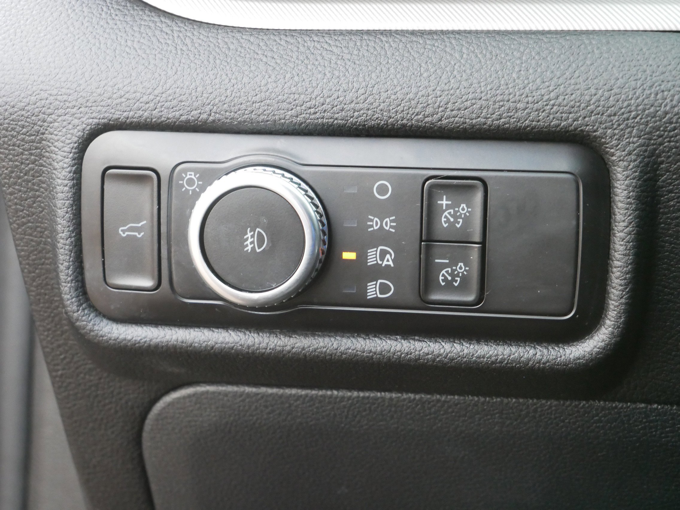 Certified 2023 Ford Explorer XLT w/ Equipment Group 202A image 18