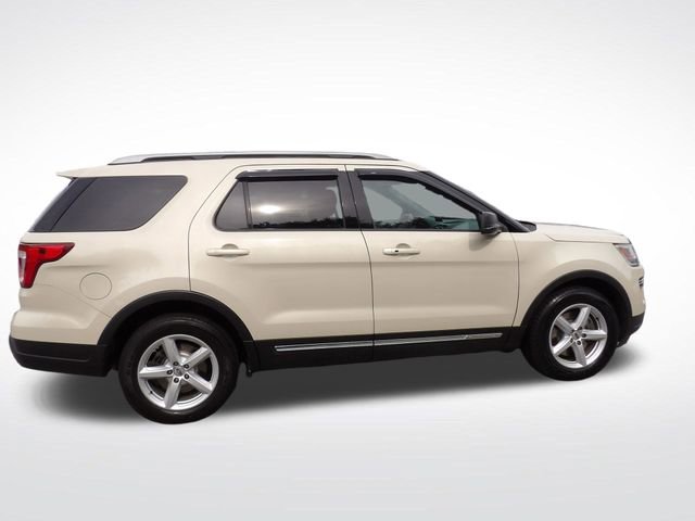 Certified 2018 Ford Explorer XLT FWD image 11