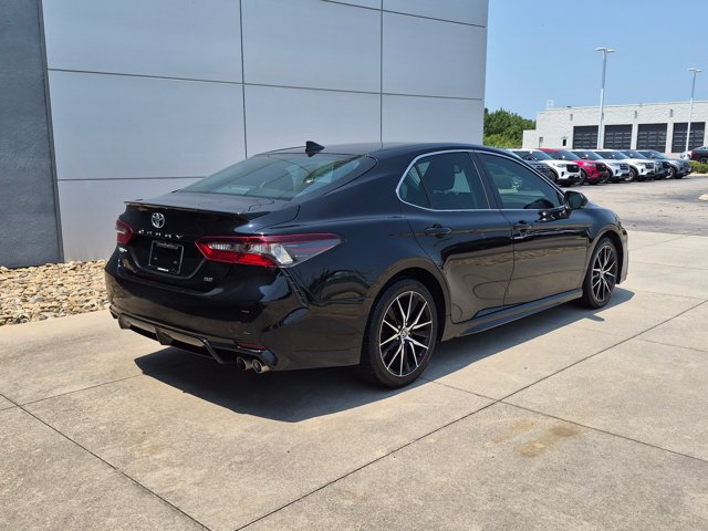 Used 2021 Toyota Camry SE w/ Convenience Package FWD image 4