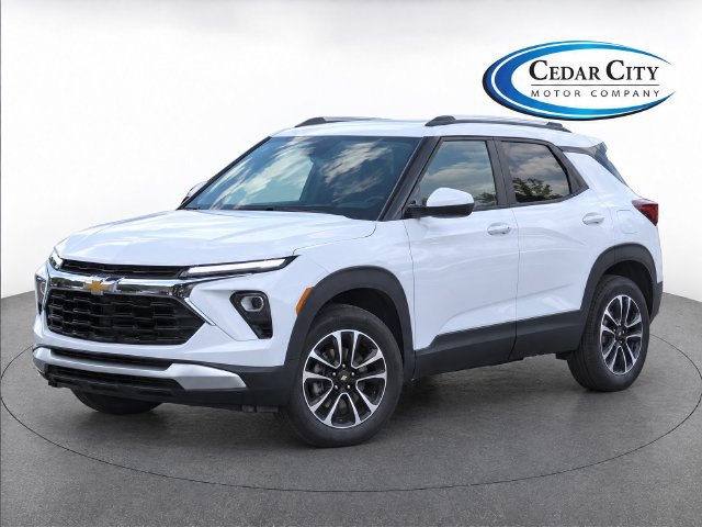Used 2025 Chevrolet TrailBlazer LT AWD/4WD image 2