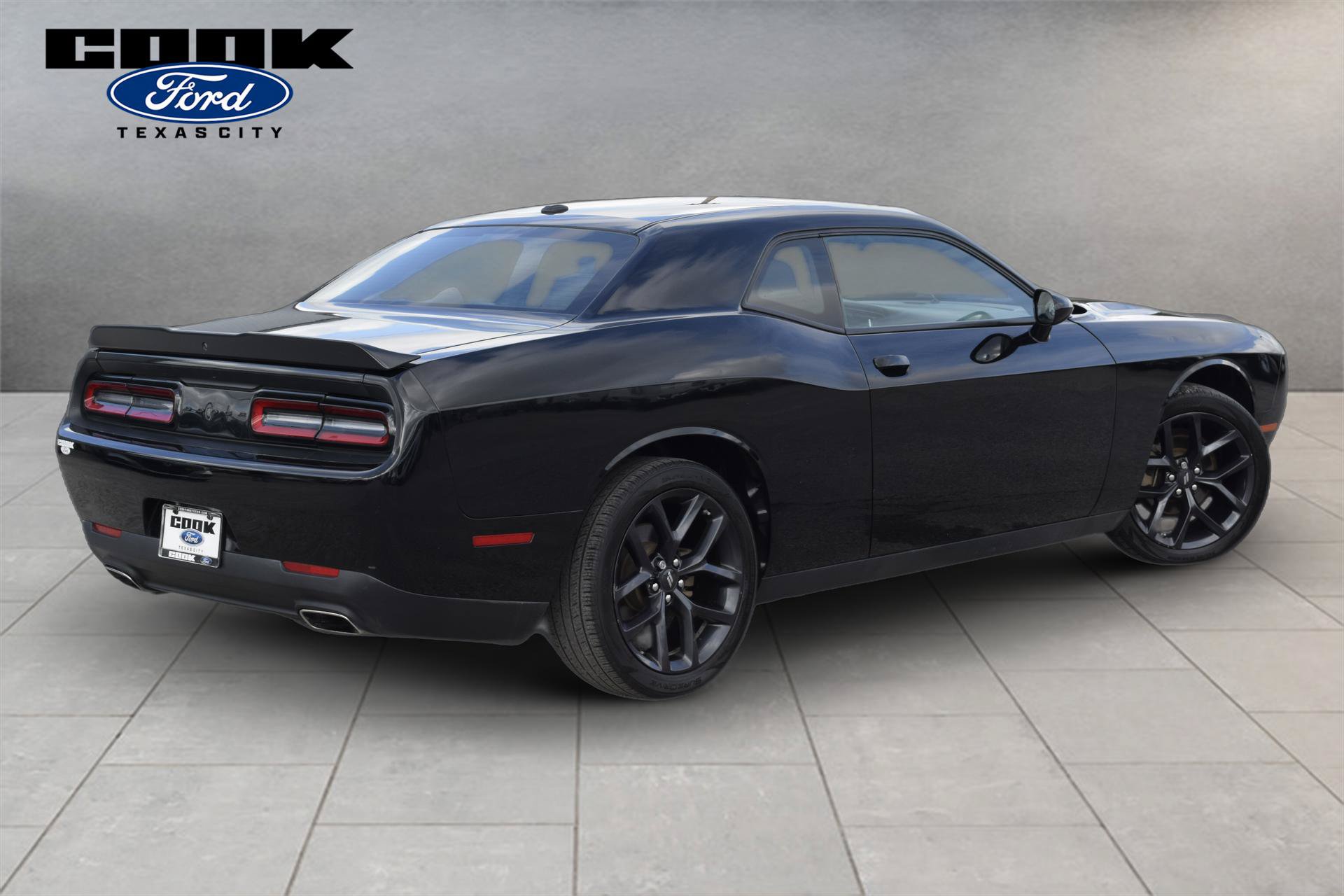 Used 2022 Dodge Challenger SXT w/ Blacktop Package RWD image 4