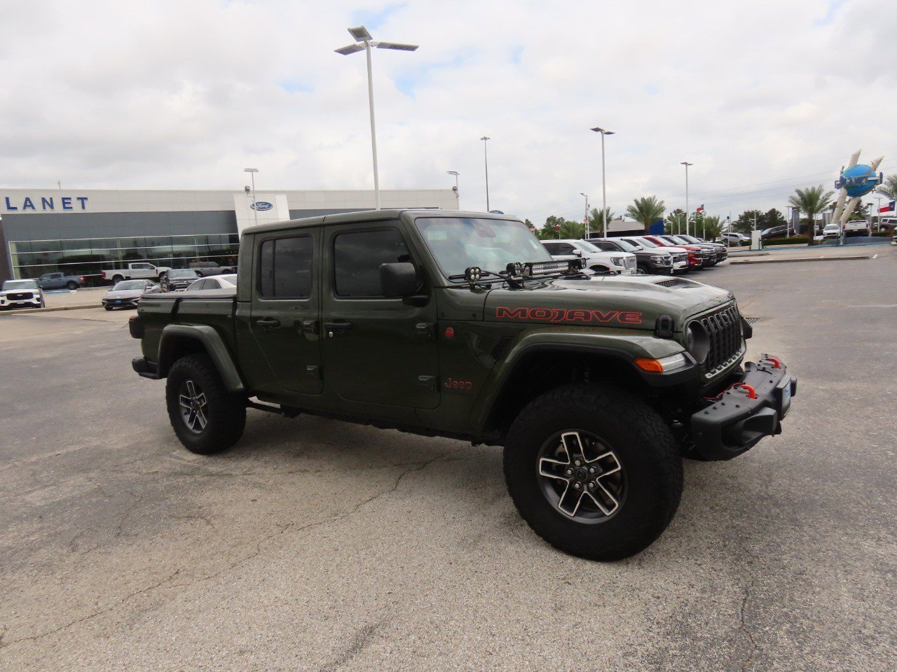 Used 2024 Jeep Gladiator Mojave AWD/4WD image 7