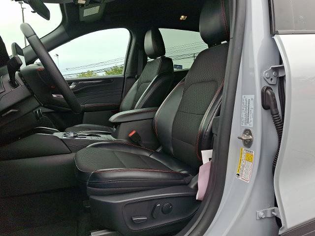Certified 2025 Ford Escape ST-Line Select AWD/4WD image 13