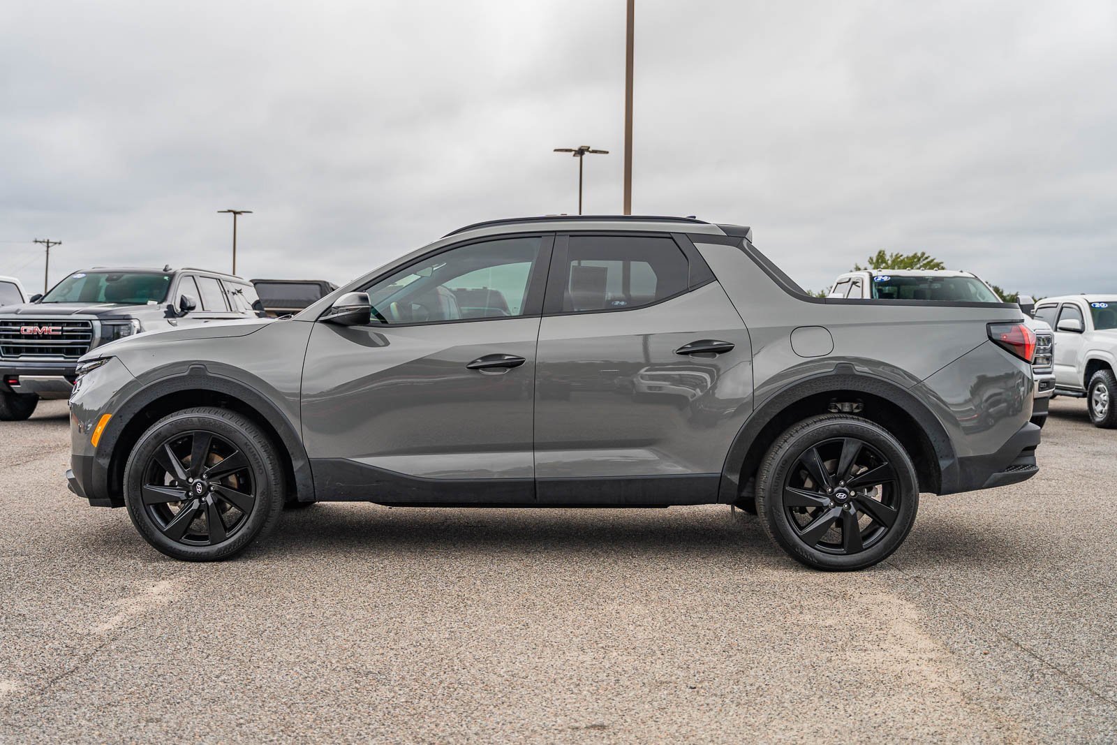 Used 2024 Hyundai Santa Cruz Night image 2