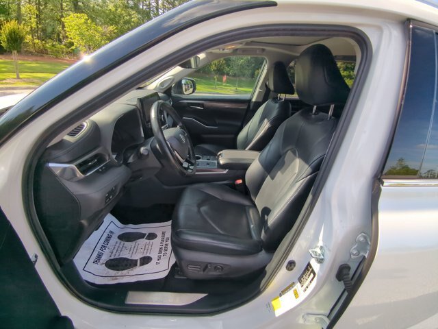 Used 2023 Toyota Highlander Limited FWD image 16