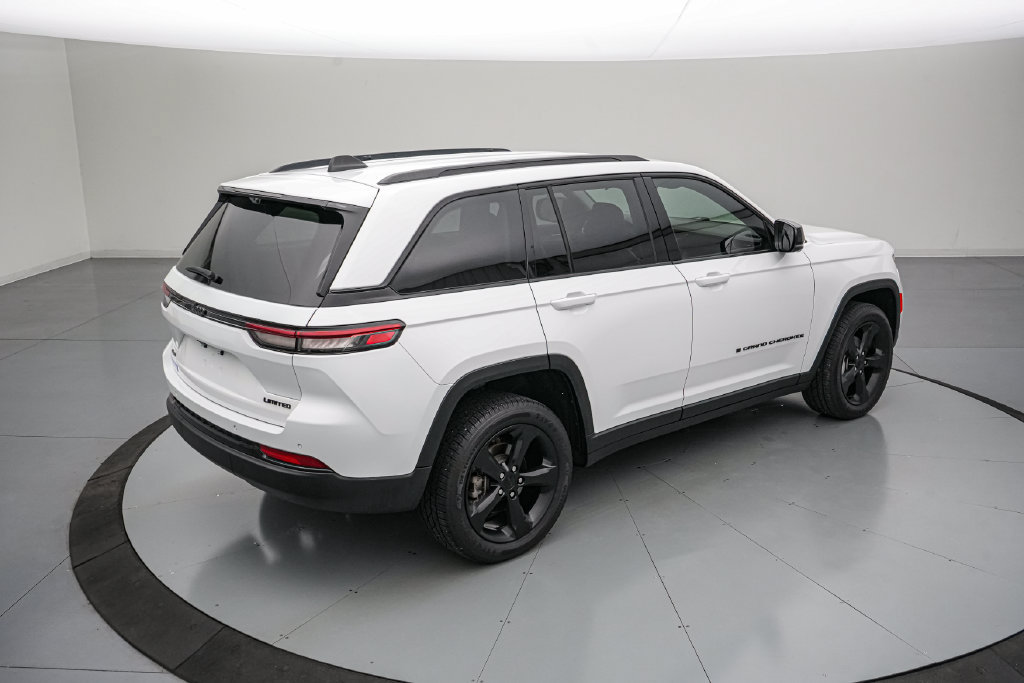 Used 2023 Jeep Grand Cherokee Limited w/ Luxury Tech Group II AWD/4WD image 4
