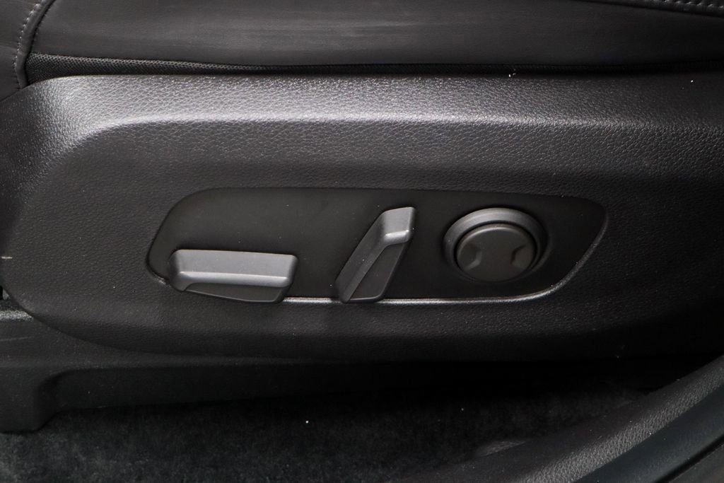 Used 2024 Kia Carnival LX image 26