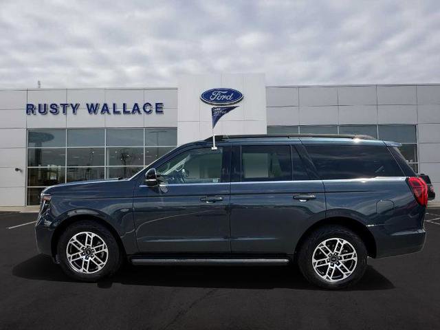 Certified 2025 Ford Expedition Active AWD/4WD image 1