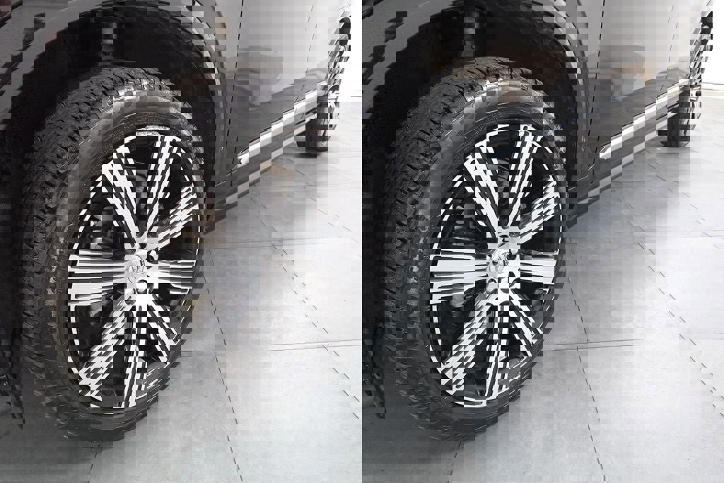 Used 2023 Volvo XC90 B6 Ultimate w/ Protection Package Premier image 31