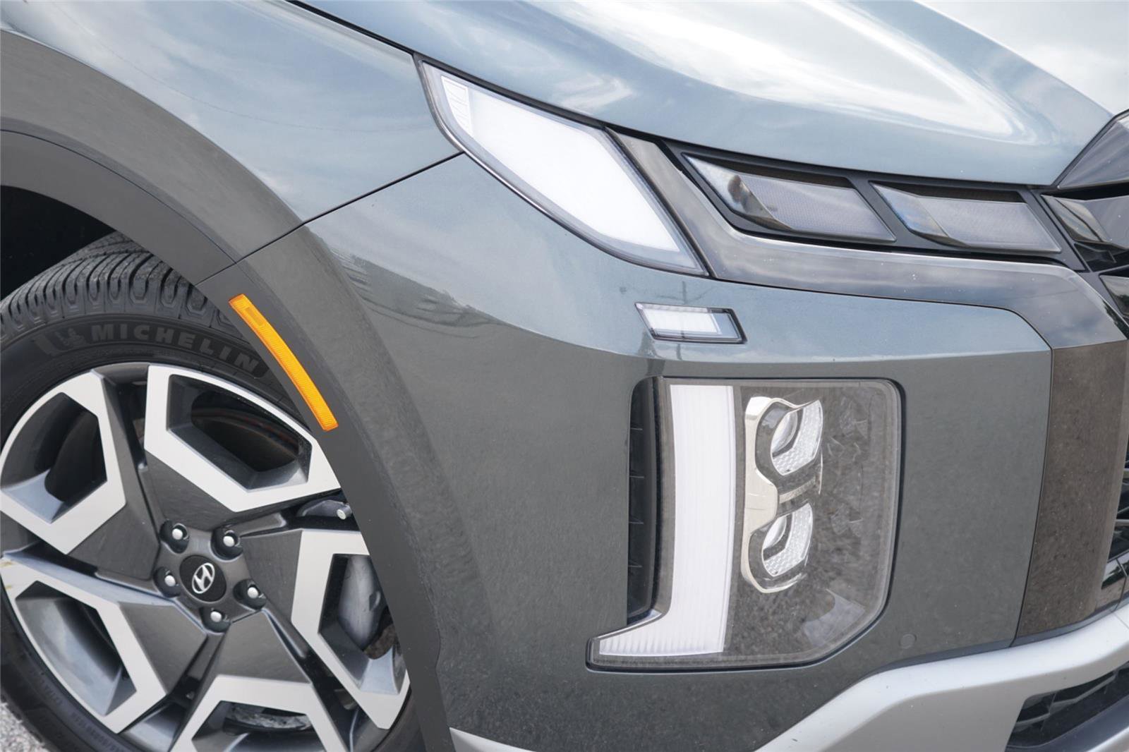 Used 2023 Hyundai Palisade SEL w/ Premium Package FWD image 3