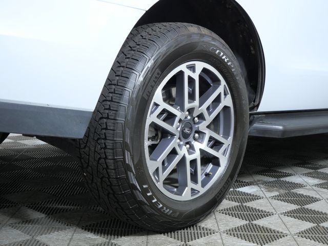 Certified 2025 Ford Expedition Active AWD/4WD image 7
