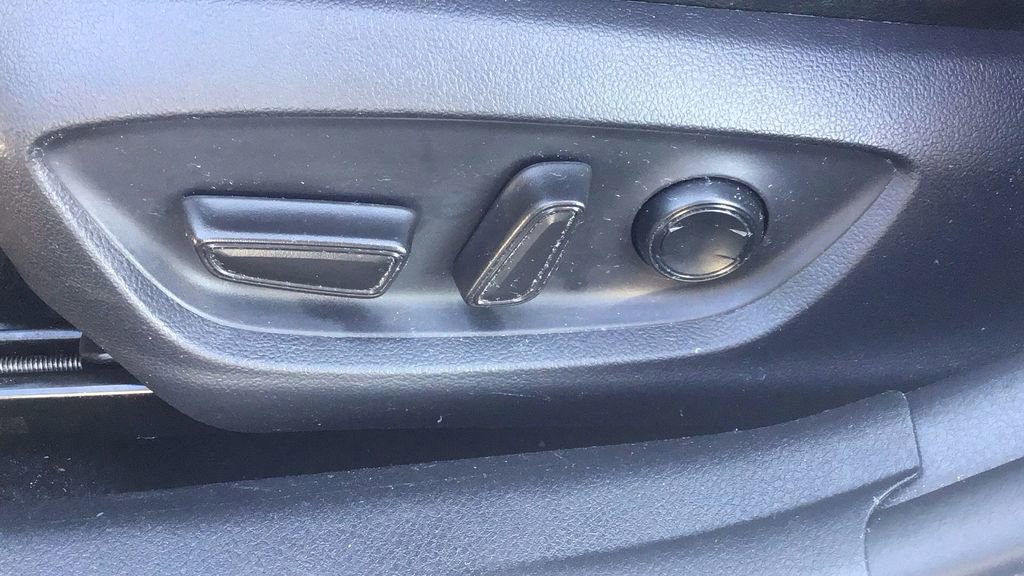 Used 2018 Toyota Camry SE image 22