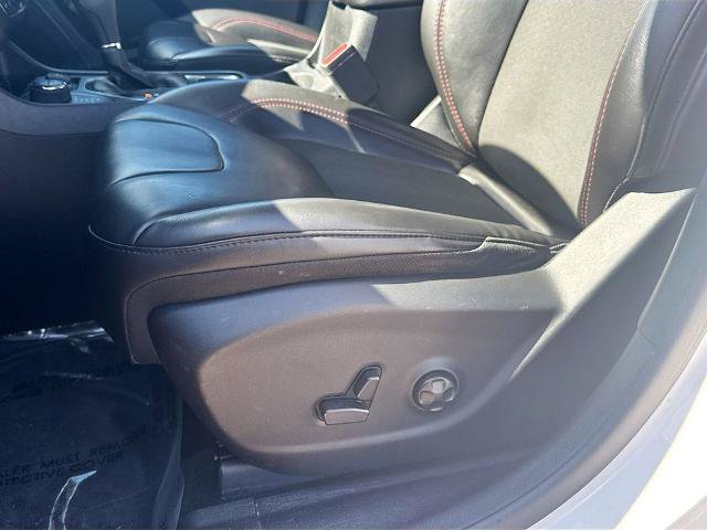 Used 2021 Jeep Cherokee Trailhawk AWD/4WD image 16