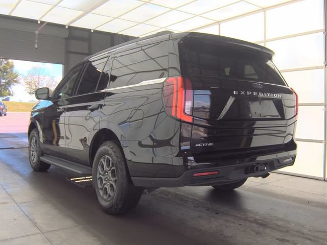 Certified 2025 Ford Expedition Active RWD image 3
