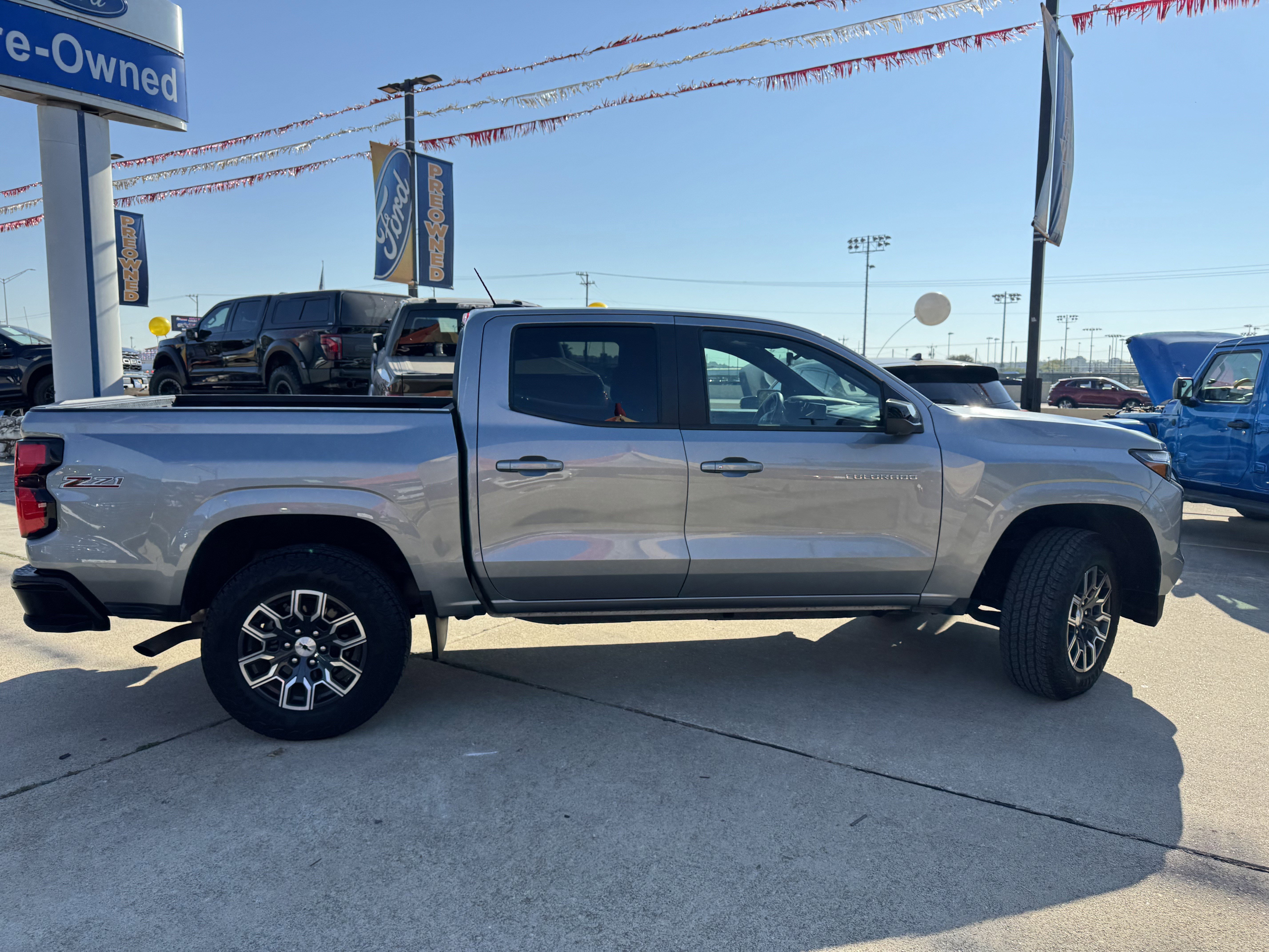 Used 2024 Chevrolet Colorado Z71 w/ Z71 Convenience Package 2 image 3