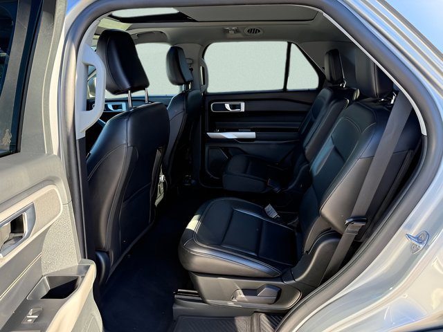 Certified 2022 Ford Explorer XLT w/ Equipment Group 202A AWD/4WD image 5